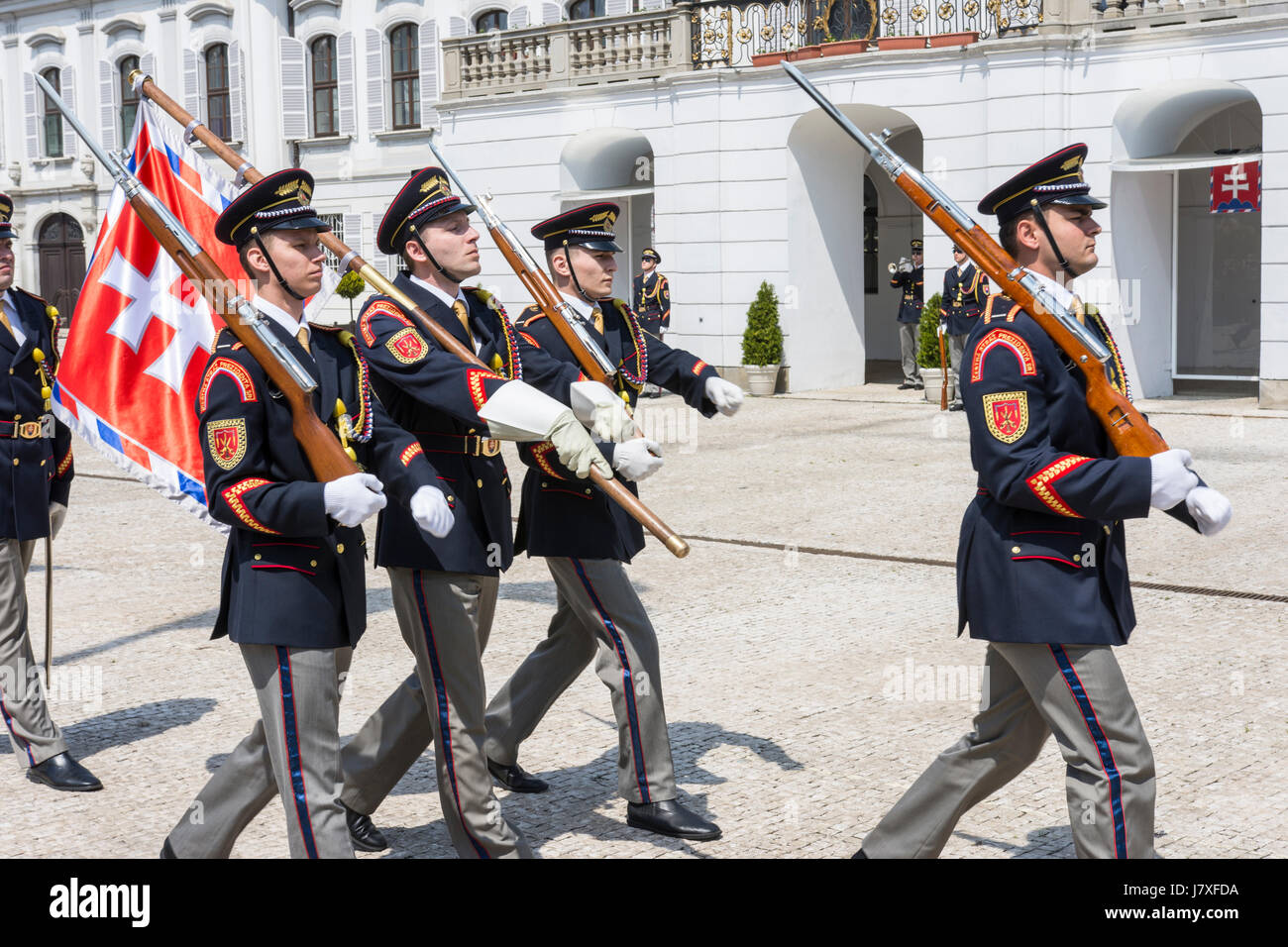 Die Änderung od Wache im Präsidentenpalast in Bratislava Stockfoto