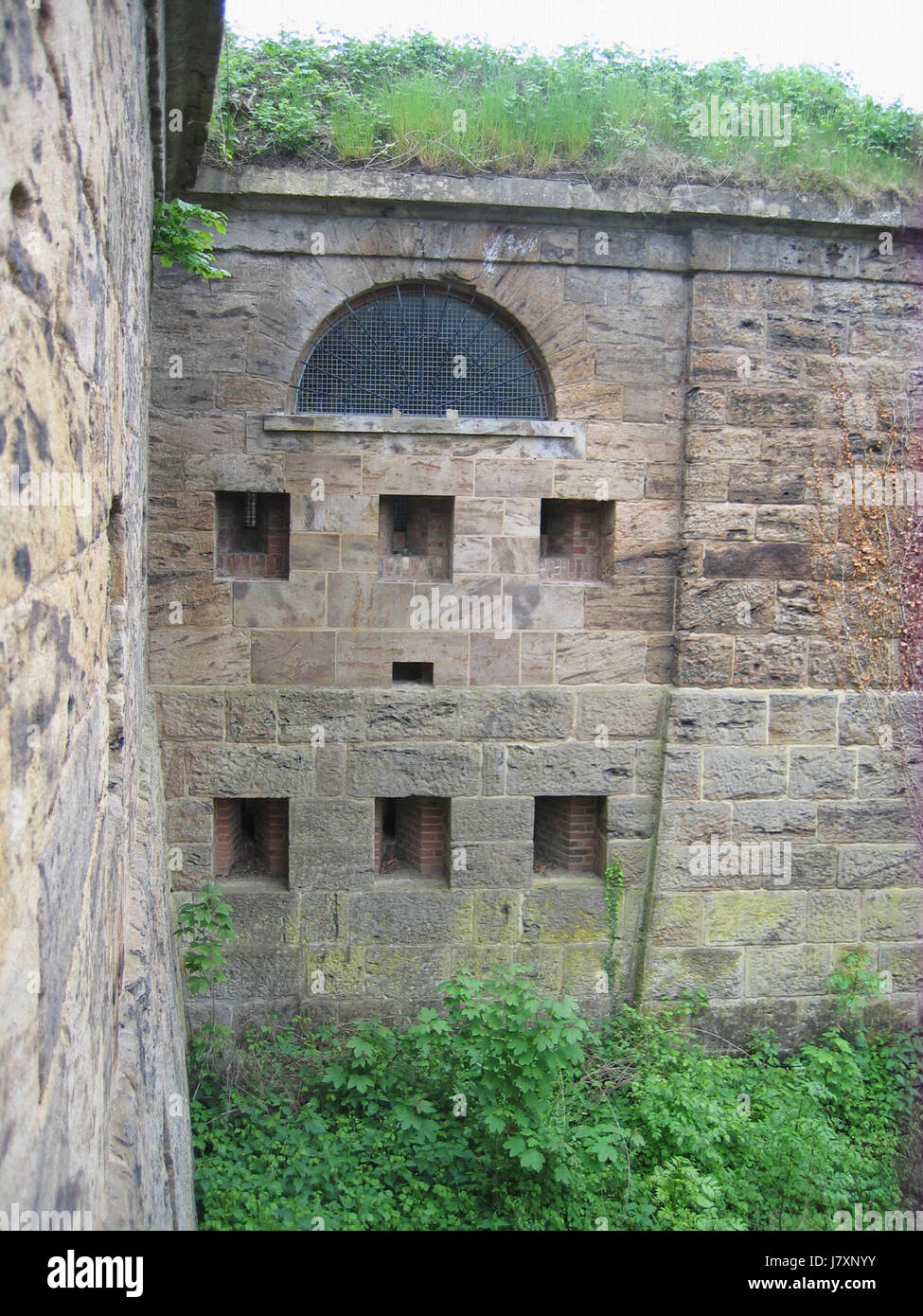 Ein Foto von Minden Fort C, aufgenommen am 21. Mai 2010, das die Struktur und historische Bedeutung des Forts zeigt. Das Fort ist Teil einer Reihe militärischer Strukturen in Minden, die für das Verständnis der lokalen Verteidigungsgeschichte wichtig sind. Stockfoto