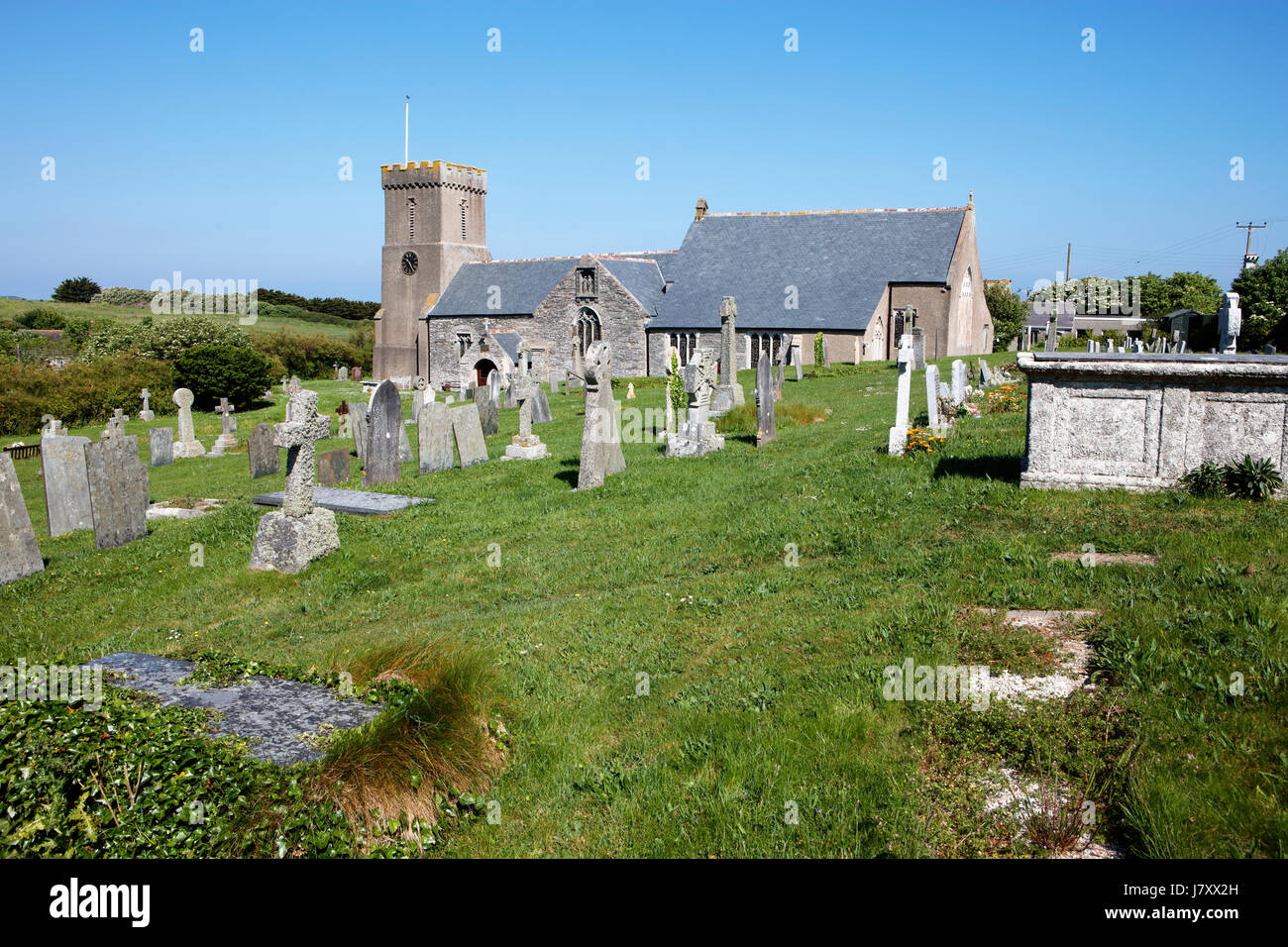 Crantock Dorf, Cornwall, UK. 25. Mai 2017. Blick auf St. Carantoc Kirche in Crantock. Teil einer Serie von Fotos dokumentieren, Dörfer und Städte Stockfoto