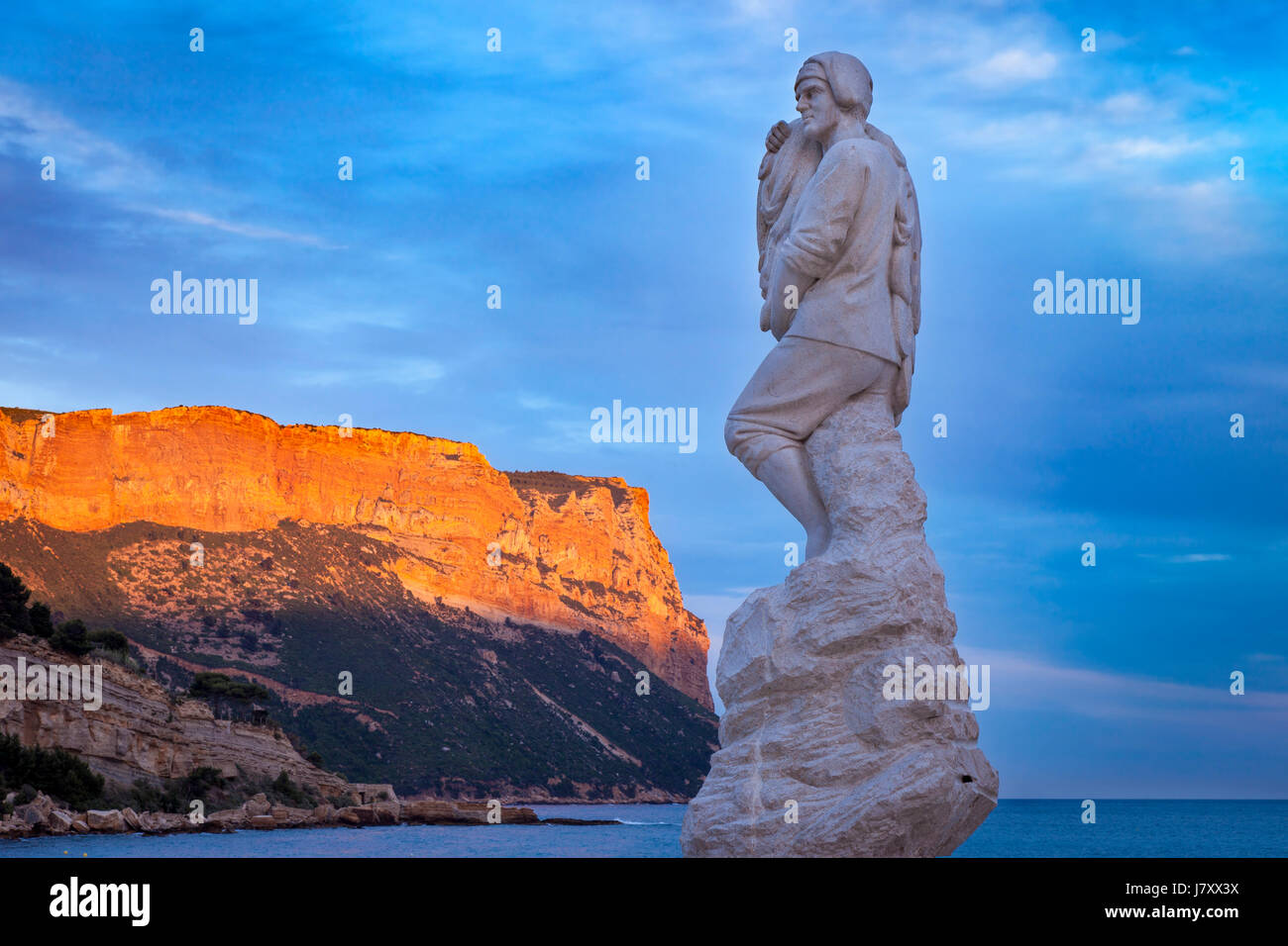 Statue von Calendal - einen fiktiven Helden von Cassis, hier zu Ehren der örtlichen Fischer, Cassis, Bouches-du-Rhône, Provence Frankreich Stockfoto