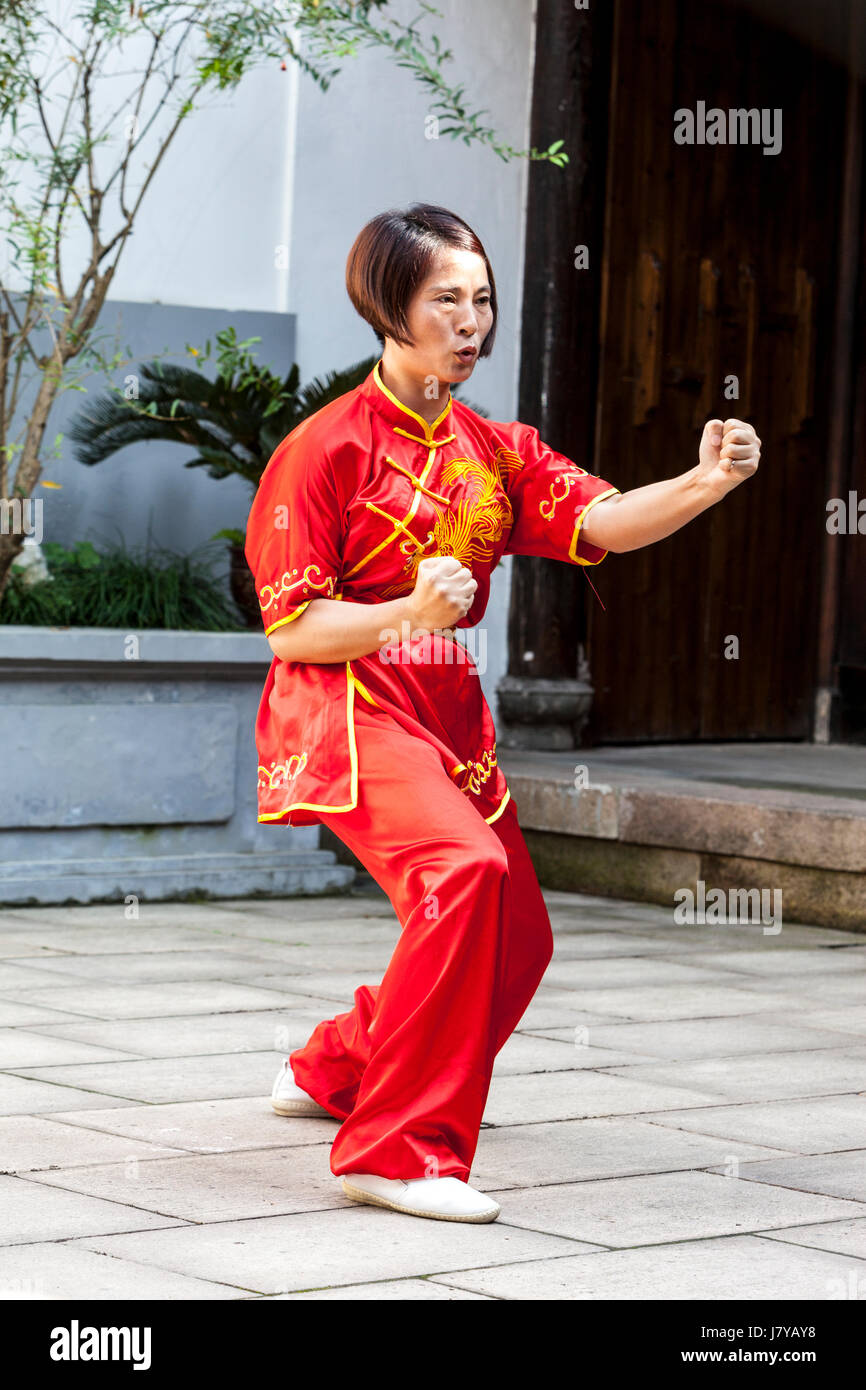 Wenzhou, Zhejiang, China.  Tai Chi Demonstration im Martial Arts Museum. Stockfoto