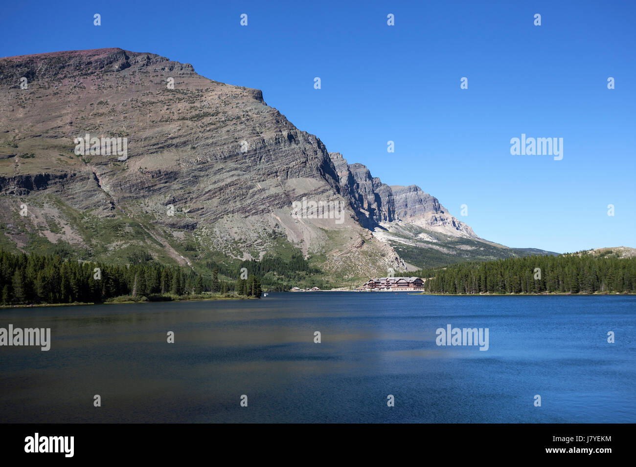 Swiftcurrent Lake, hinten Many Glacier Hotel, viele Gletschergebiet, Glacier Nationalpark, Rocky Mountains, Montana, USA Stockfoto