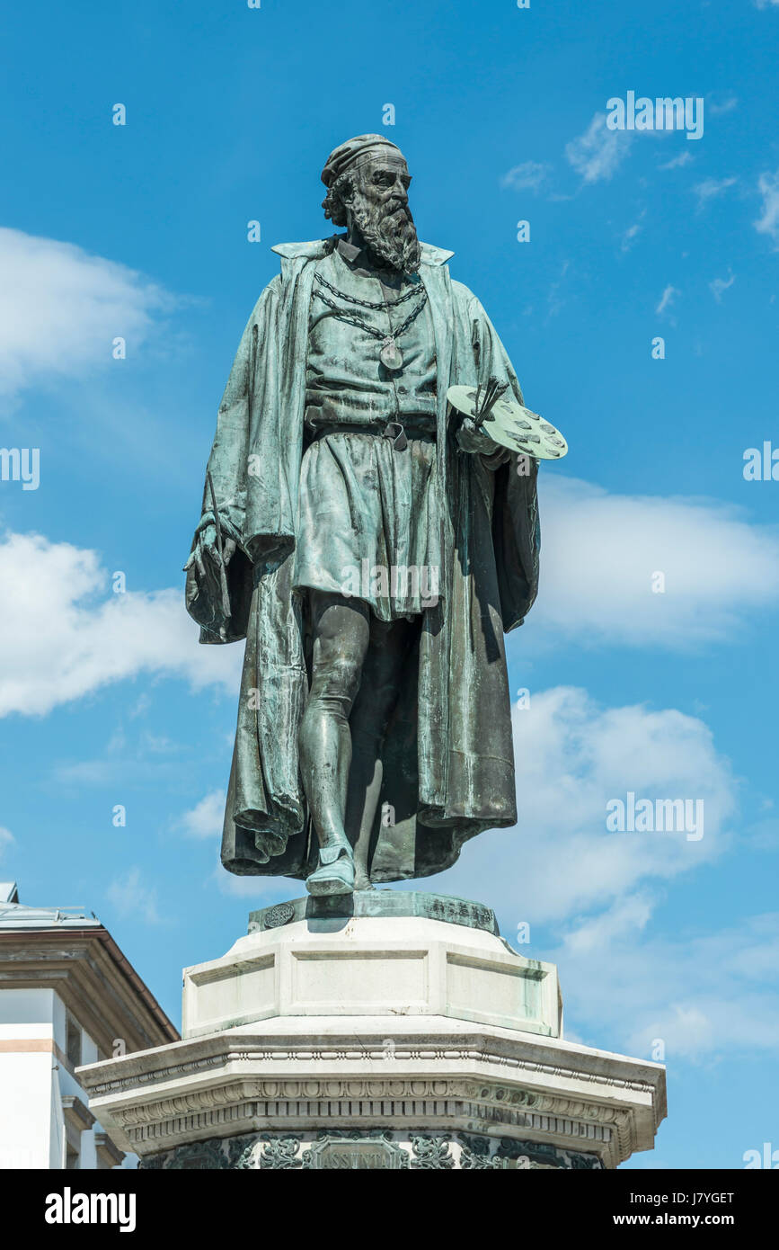 Denkmal für den Maler Tizian in seiner Heimatstadt, Pieve di Cadore, Provinz Belluno, Region Venetien, Italien Stockfoto