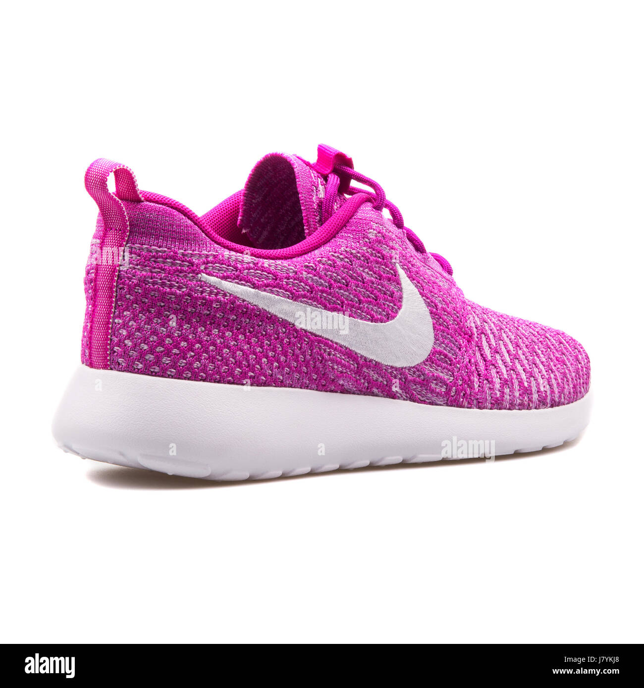 Nike WMNS Rosherun Flyknit Damen Fuchsia Running Sneaker - 704927-500  Stockfotografie - Alamy
