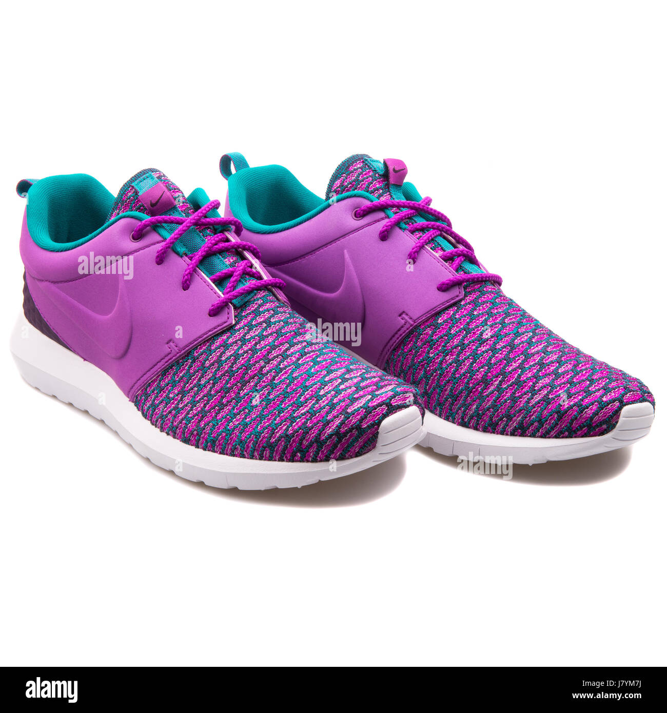 Nike Roshe NM Flyknit PRM lila Damen Running Sneaker - 746825-500  Stockfotografie - Alamy