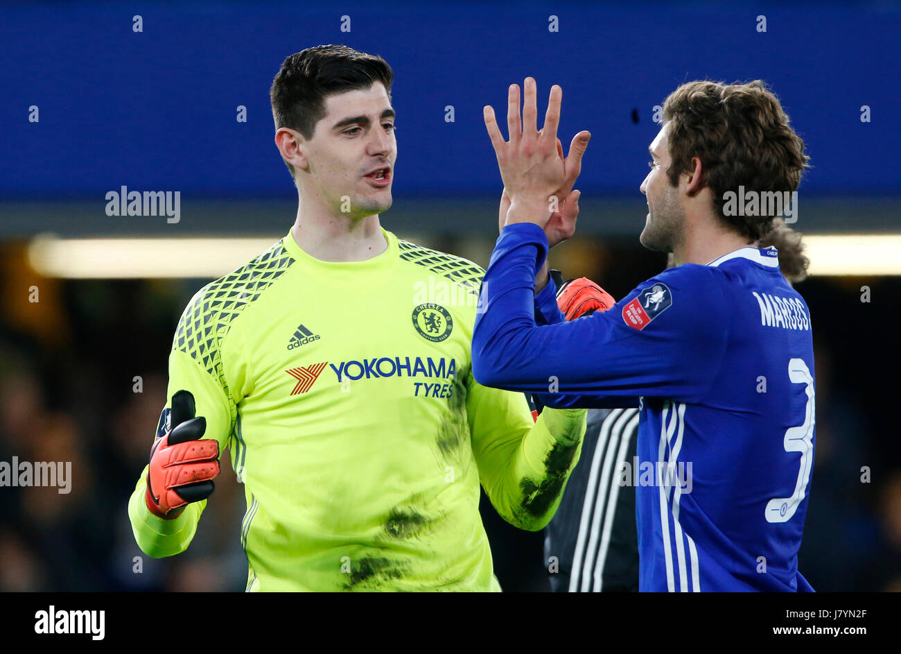 Thibaut Courtois während der FA-Cup-match zwischen Chelsea und Manchester United an der Stamford Bridge in London. 13. März 2017. REDAKTIONELLE Nutzung nur FA Premier League und der Football League Bilder unterliegen DataCo Lizenz siehe www.football-dataco.com Stockfoto