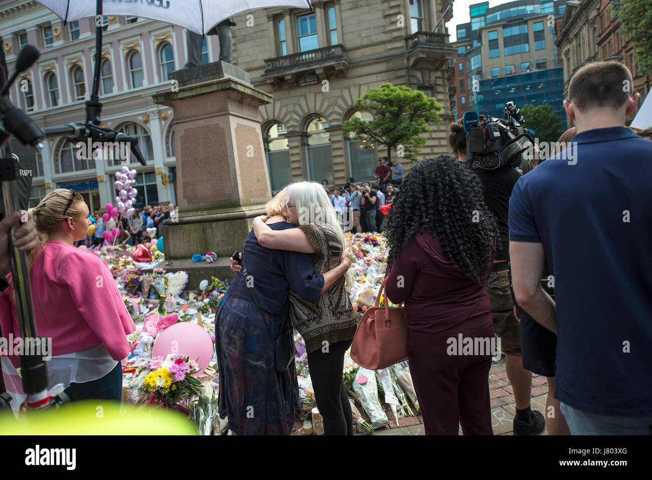 Szene aus der Minuten Schweigeminute für die Opfer von Terror-Anschlag von Manchester Stockfoto