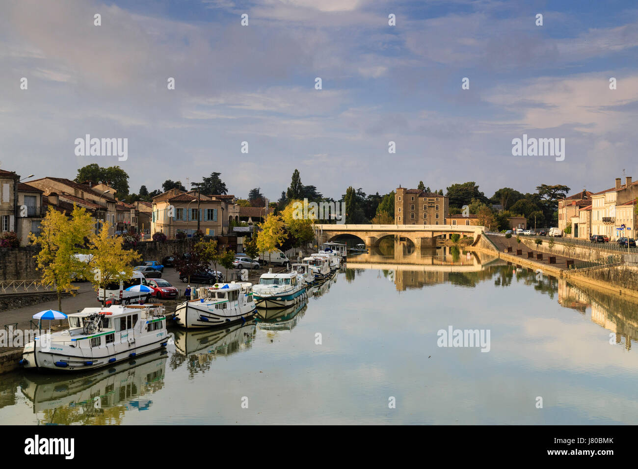 Frankreich, Gers, Kondom, auf dem Weg nach Saint Jacques de Compostela, Kondom-Port auf die Baïse, weit die Grands Moulins Stockfoto