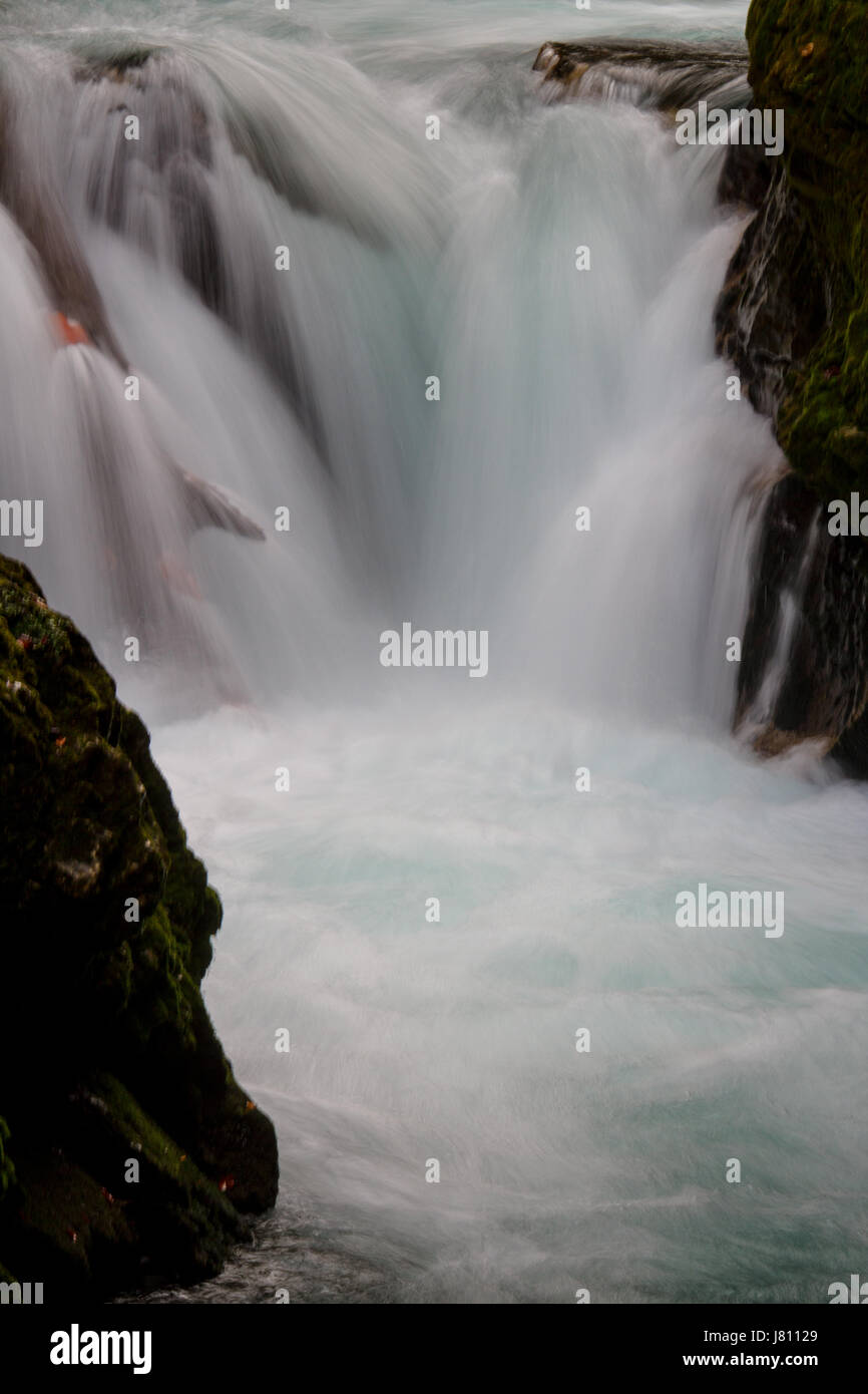 Abstrakt, verliebt sich Aqua Farbe Wasser in Slowenien-Schlucht Stockfoto