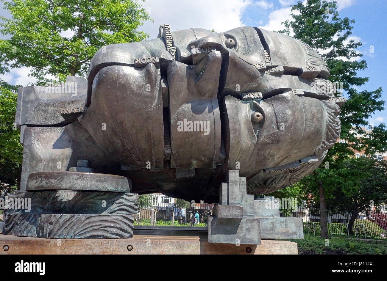 Der Kopf der Erfindung des Bildhauers Eduardo Paolozzi basiert auf der Leiter der Erfinder James Watt, London Stockfoto