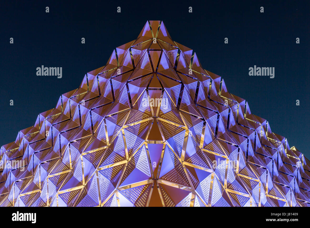 LED beleuchtet 9 geschossiges Parkhaus an der University of Leeds in Leeds Stockfoto