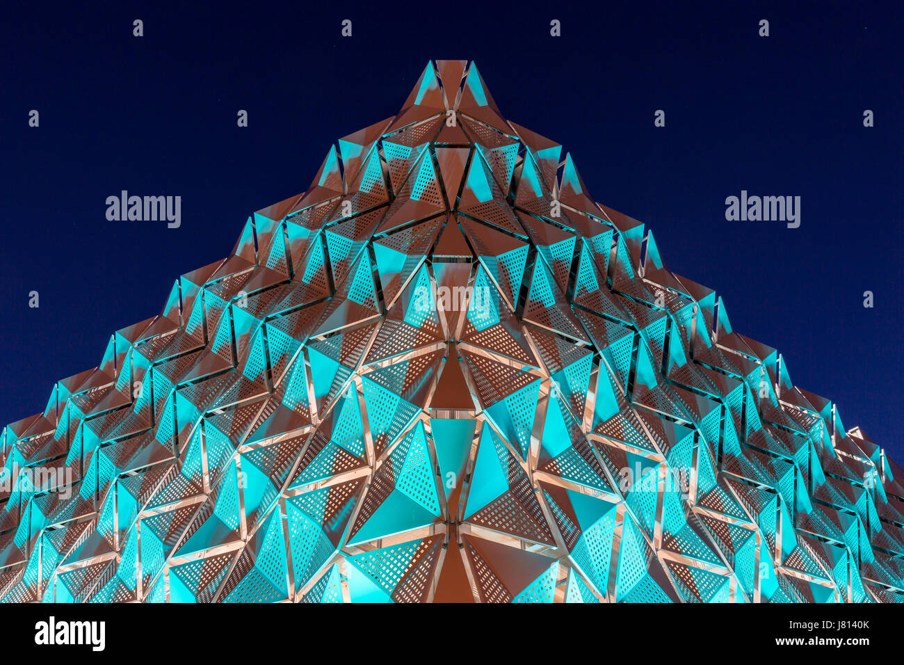 LED beleuchtet 9 geschossiges Parkhaus an der University of Leeds in Leeds Stockfoto