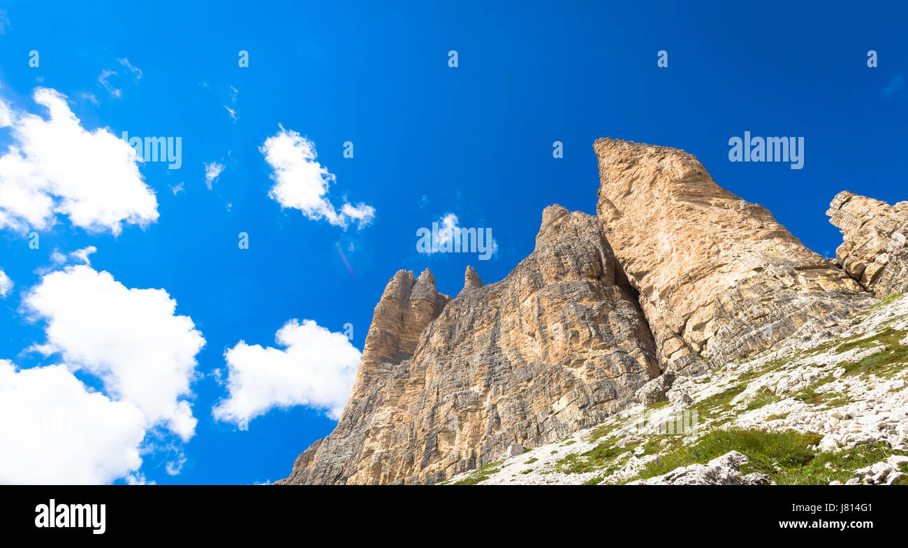 Die erste der drei Zinnen, Cima Piccola (2857 m), Blick von der Basis Stockfoto