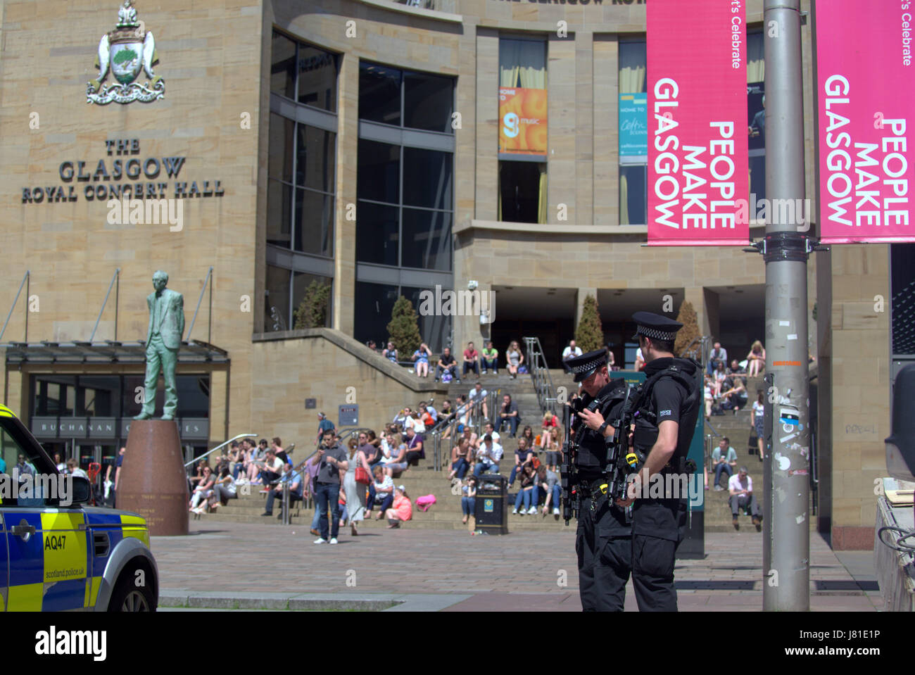 Glasgow, Schottland. 26. Mai 2017.  Das Wetter Glasgower heraus in die Grünflächen der George Square, der Botanik und Kelvingrove Park gebracht, wie die Temperaturen für den zweiten Tag in Folge stieg. Bildnachweis: Gerard Fähre/Alamy Live News Stockfoto