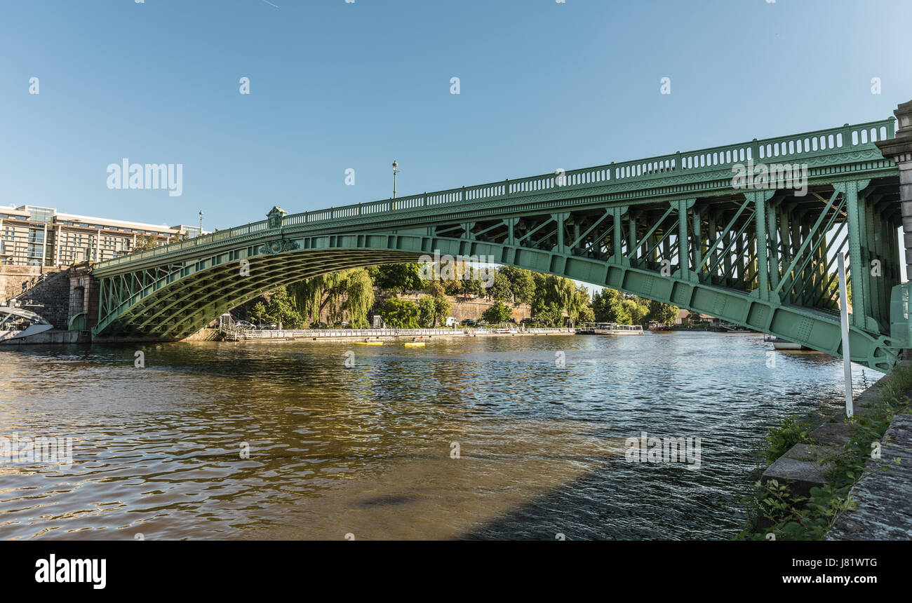 Brücke der Motte Rouge über den Fluss Erdre in Nantes (Frankreich) Stockfoto
