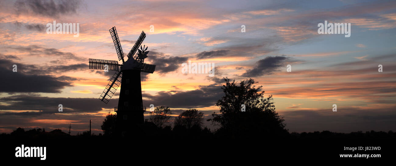 Sonnenuntergang über Sibsey Händler Windmühle, Sibsey Dorf, Grafschaft Lincolnshire, England, UK Stockfoto