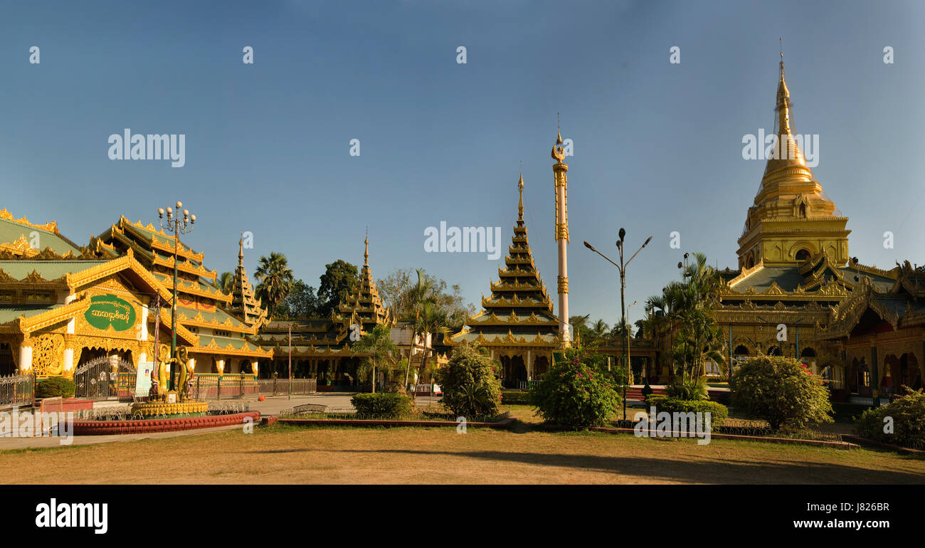 Asien, MYANMAR (BURMA), Irrawaddy Region, Zalon Stadt Pyi Taw Pyan Pagode, goldene Buddha-Statue, wichtigsten goldene Stupas Gehäuse Stockfoto