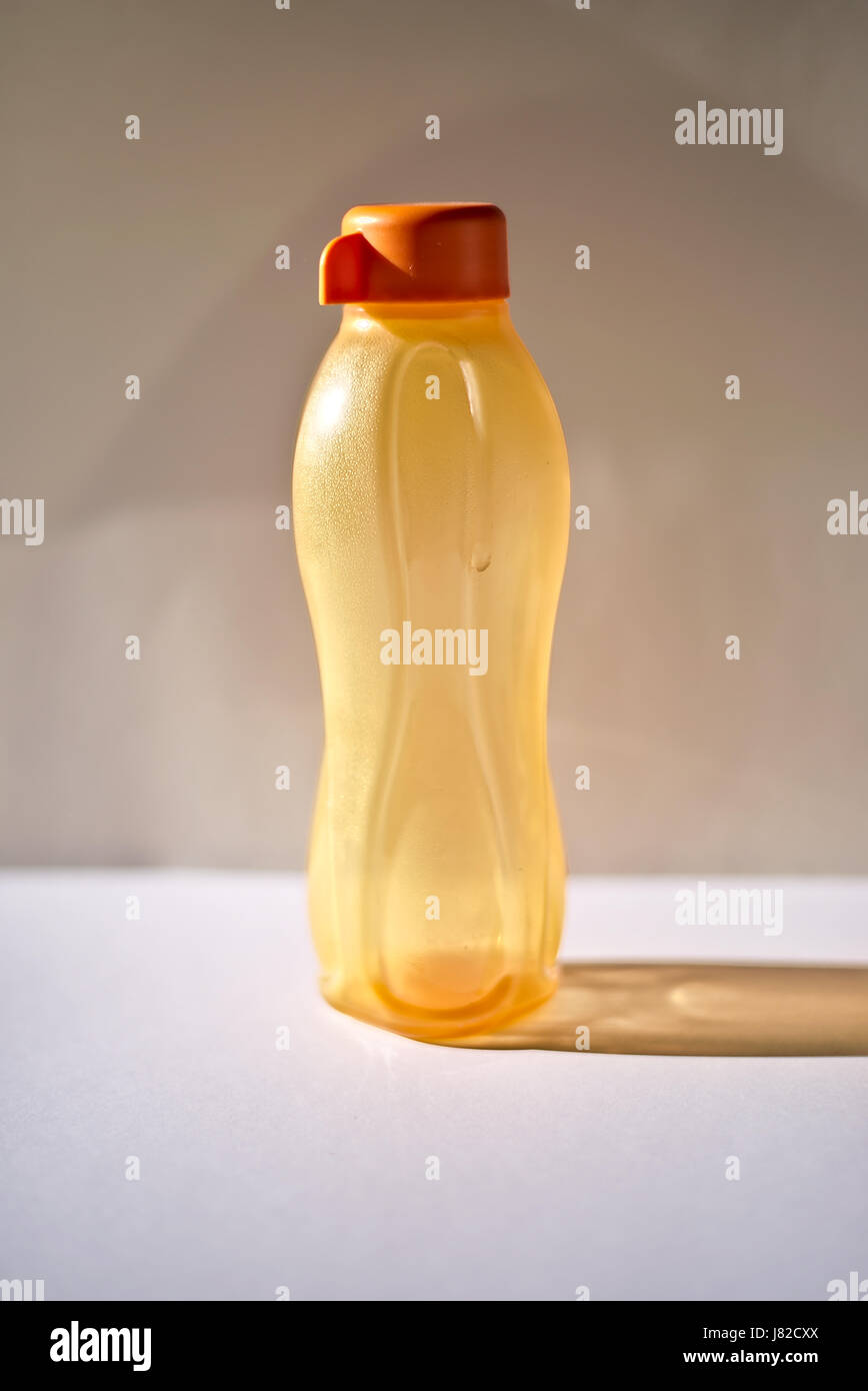 Kunststoff farbig transparenten Glas-Flasche Stockfoto