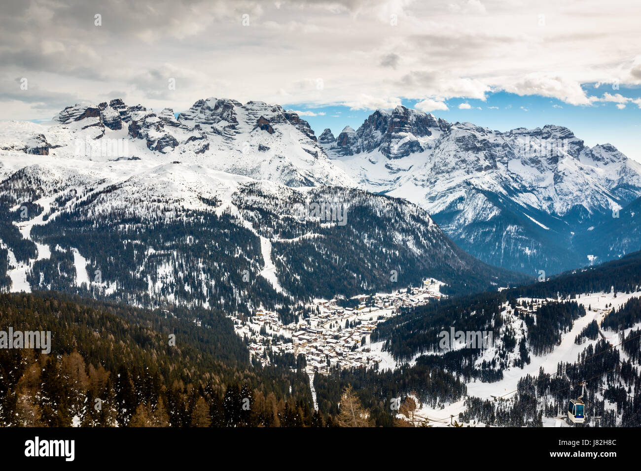 Luftbild auf Ski Resort von Madonna di Campiglio, Italienische Alpen, Italien Stockfoto