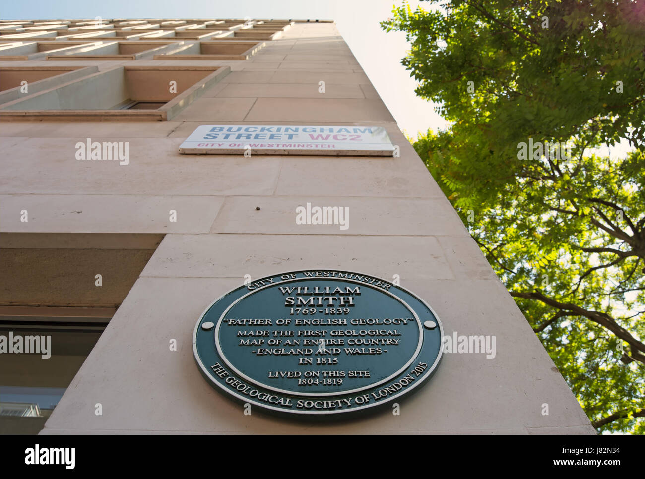 Stadt von Westminster grüne Plakette markiert den Standort eines Hauses von zukunftsweisenden Geologe William Smith, Buckingham Street, London, England Stockfoto