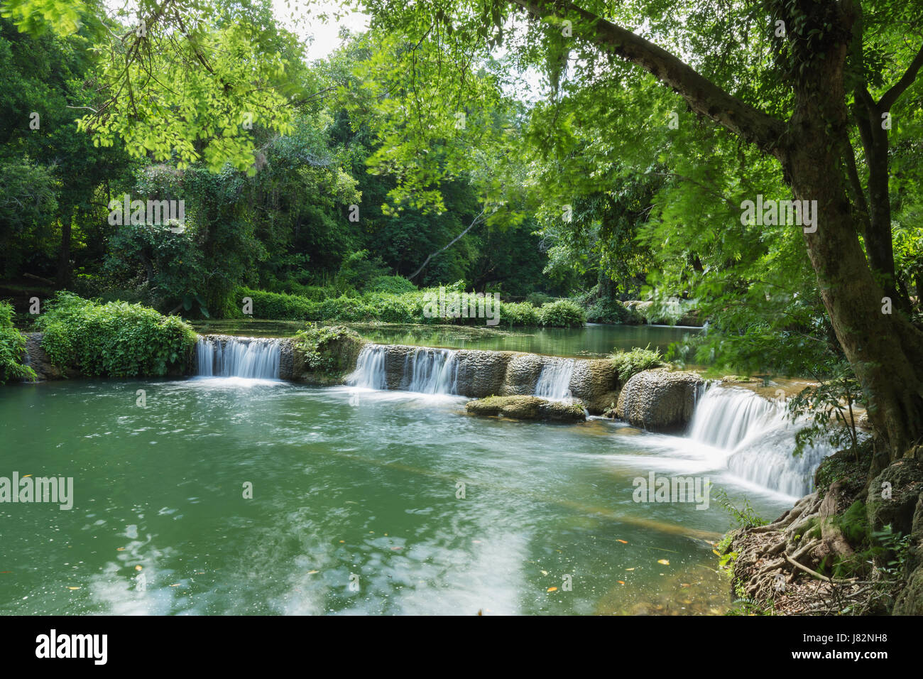 Jed-Sao-Noi (Mädchen sieben) Wasserfall in Saraburi, THAILAND Stockfoto