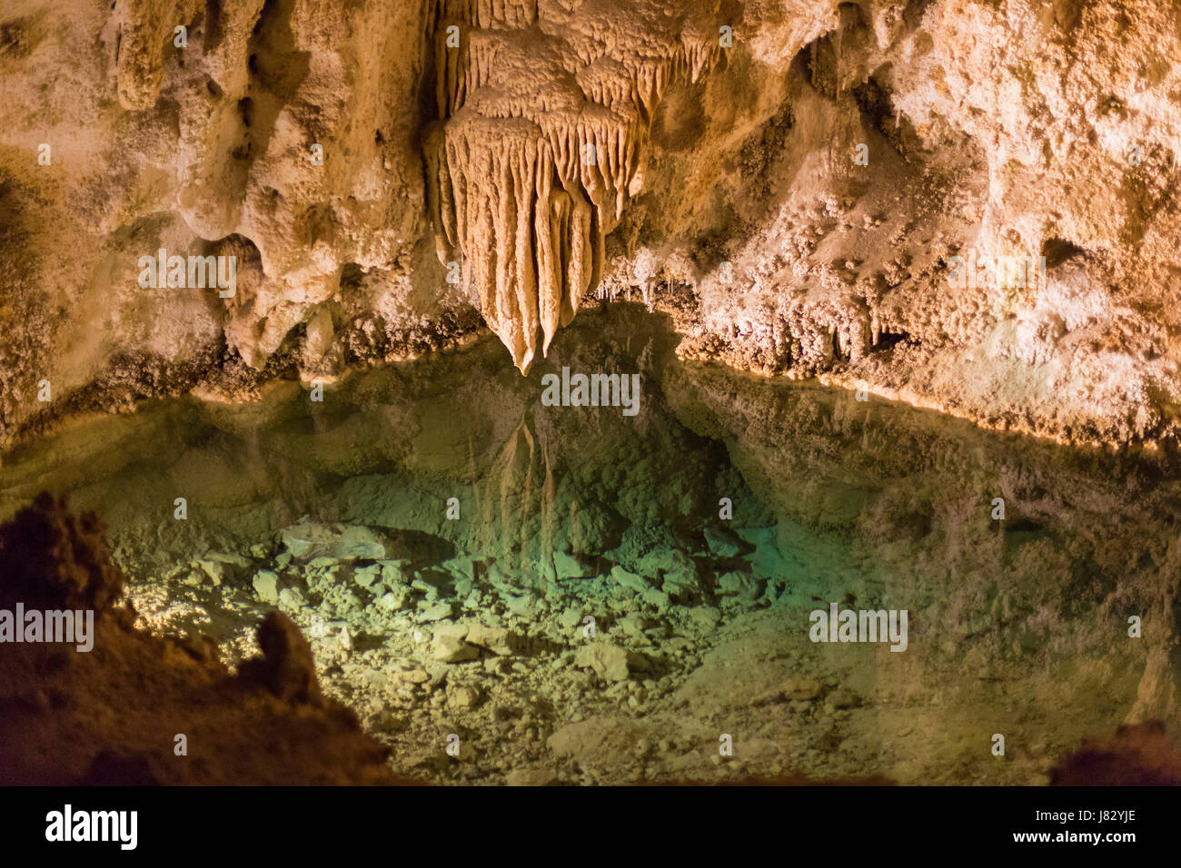 Carlsbad Caverns National Park (New Mexico) ein natürliches Becken im Bereich Kings Palace von Carlsbad Caverns. Stockfoto