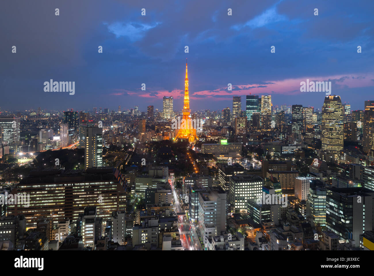 Tokio bei Nacht Blick auf Tokyo Tower, Skyline von Tokyo, Tokyo-Japan Stockfoto