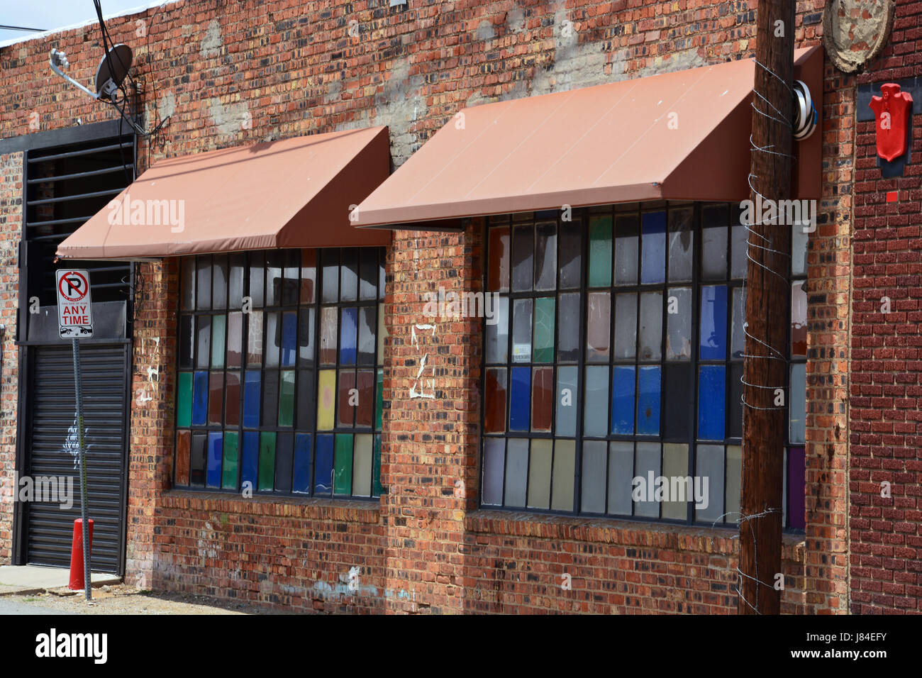 Alten Lager-Fenster in der trendigen Deep Ellum Nachbarschaft von Dallas. Stockfoto