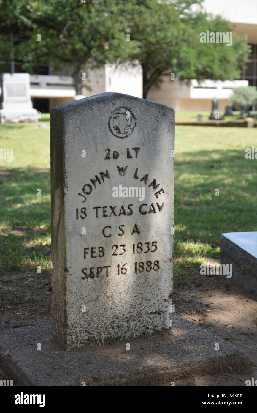 Der Grabstein von John W Lane, ehemaligen Konföderierten Soldaten und ehemaligen Texas Gesetzgeber auf dem Pioneer Park Cemetery befindet sich nahe der Innenstadt von Dallas Stockfoto