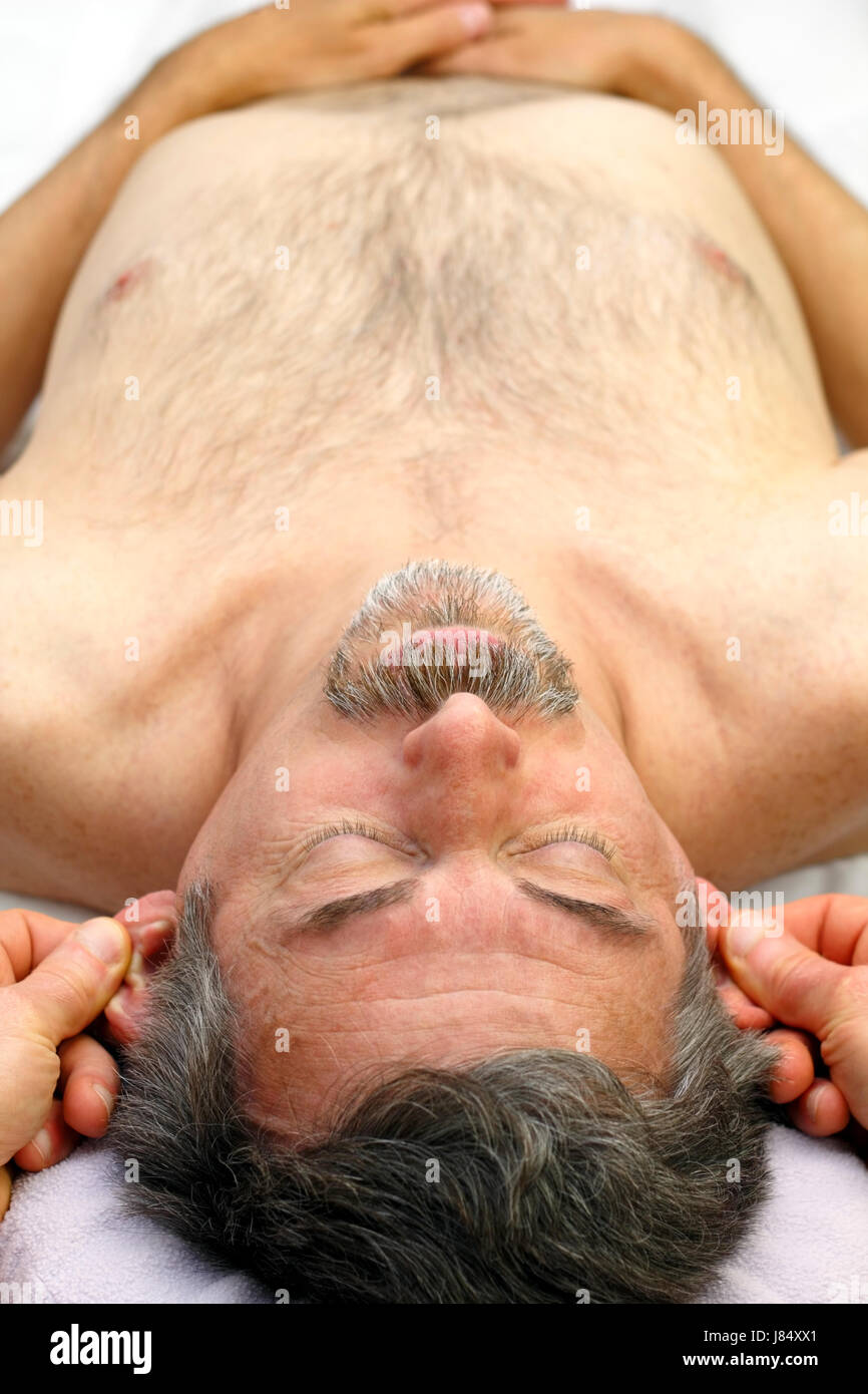 männliche männliches Gesicht Ohr Massage Rub Mann Mensch Menschen Menschen folk Personen Stockfoto