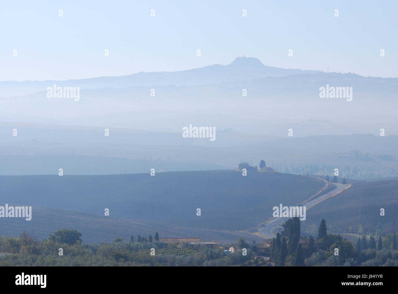 Toskana Felder Tau Landschaft Landschaft Landschaft Natur Berge Italien Baum Bäume Stockfoto
