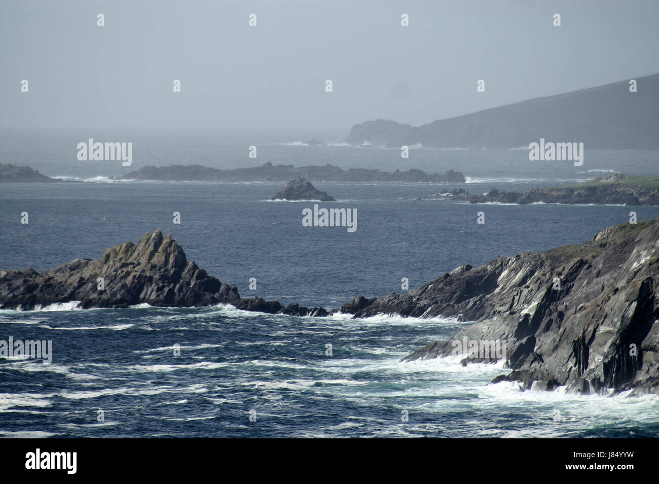 Küste Irland Felsen Salzwasser Meer Ozean Küste Wasserwelle Irland felsigen Küste Stockfoto