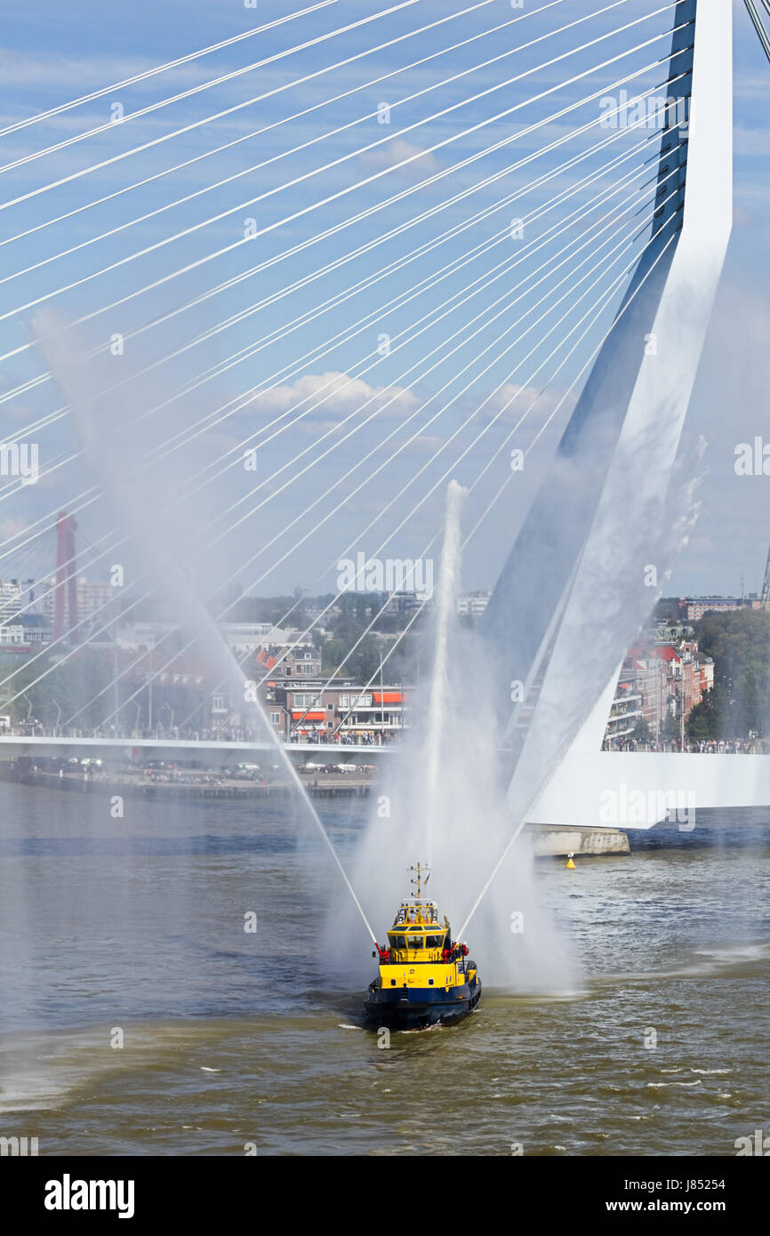 Segelboot Segelschiff Ruderboot Boot Wasserfahrzeug Brücke Boote Schiff Schiffe Stockfoto