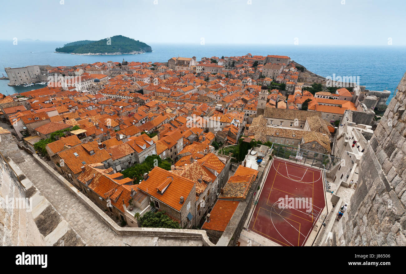 Weitwinkel Dächer Kroatien Dalmatien Haus Gebäude beherbergt kirchliche Domkuppel Stockfoto