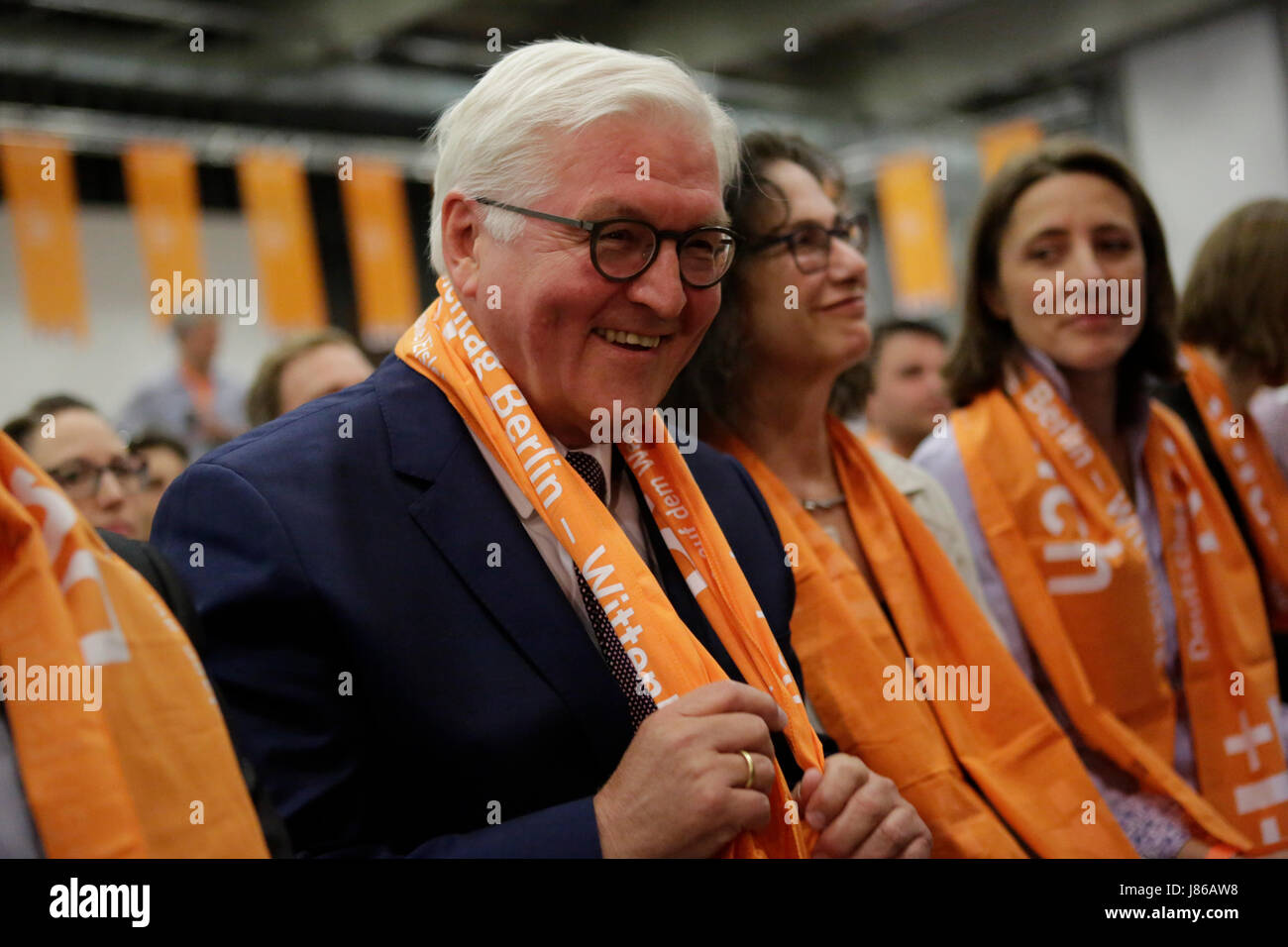 Frank-Walter Steinmeier abgebildet ist vor seinem sprechen. frank-Walter Steinmeier, der Präsident der Bundesrepublik Deutschland, sprach über "verantwortliche Handeln in der Gegenwart" auf dem Kirchentag. Foto: Cronos/Michael debets Stockfoto