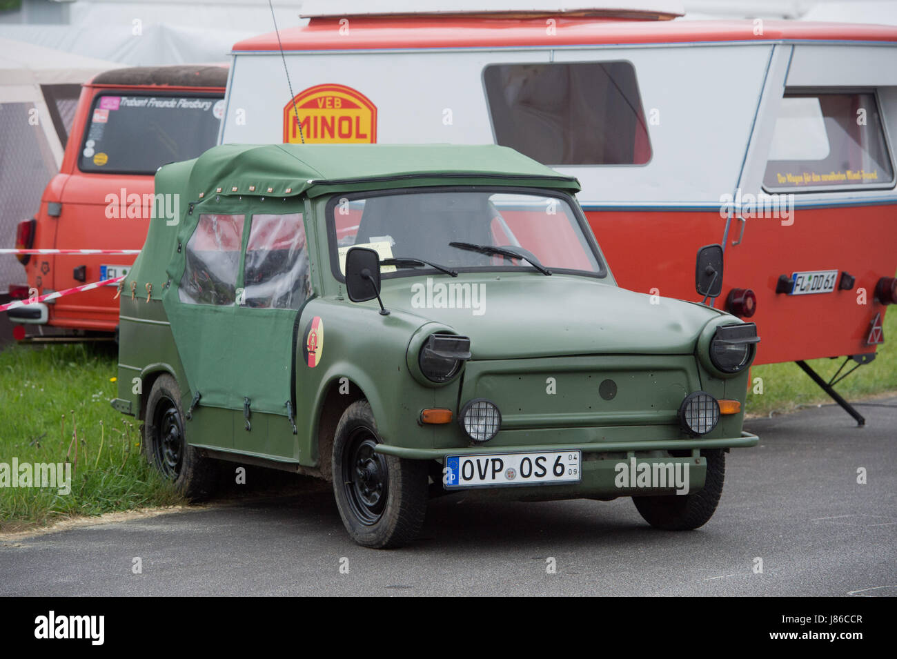 Ein Trabant 601 Kuebel, verwendet in der DDR-Armee ist auf dem Gelände der  internationalen Trabant treffen in Anklam, Deutschland, 24. Mai 2017  ersichtlich. Rund 1000 Liebhaber des Kult-Autos aus der DDR bis