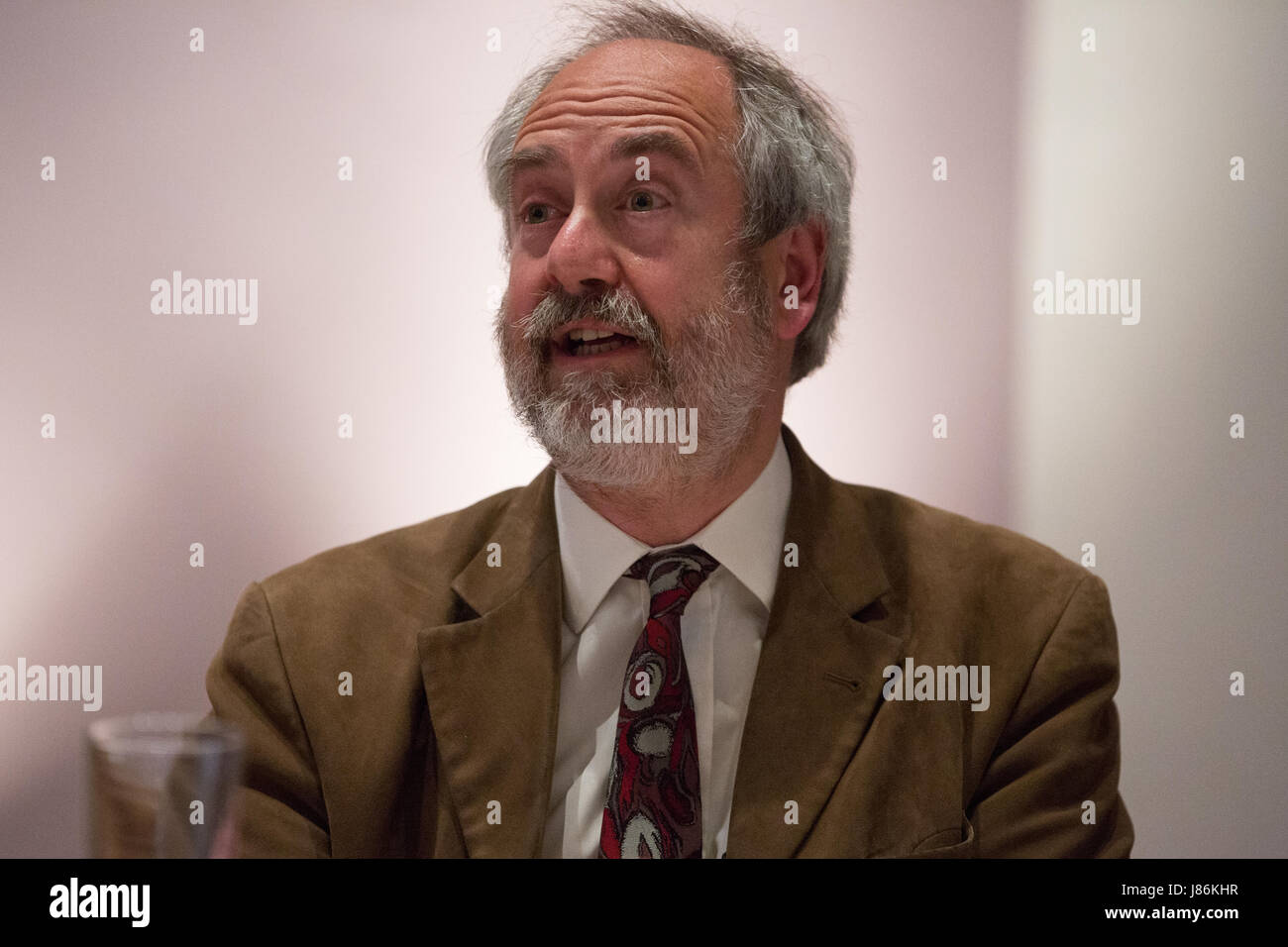 Maidenhead, UK. 27. Mai 2017. Rabbiner Dr. Jonathan Romain, Gastgeber für eine Veranstaltung der Versammlungen auf der High Street Methodist Church für Maidenhead Wahlkreis in den bevorstehenden Parlamentswahlen. Bildnachweis: Mark Kerrison/Alamy Live-Nachrichten Stockfoto