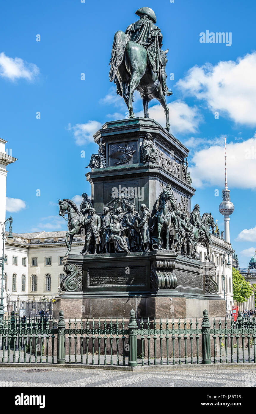 Das Reiterstandbild Friedrichs des Großen ist ein outdoor Skulptur in Bronze gegossen, am östlichen Ende von Unter den Linden in Berlin. Stockfoto