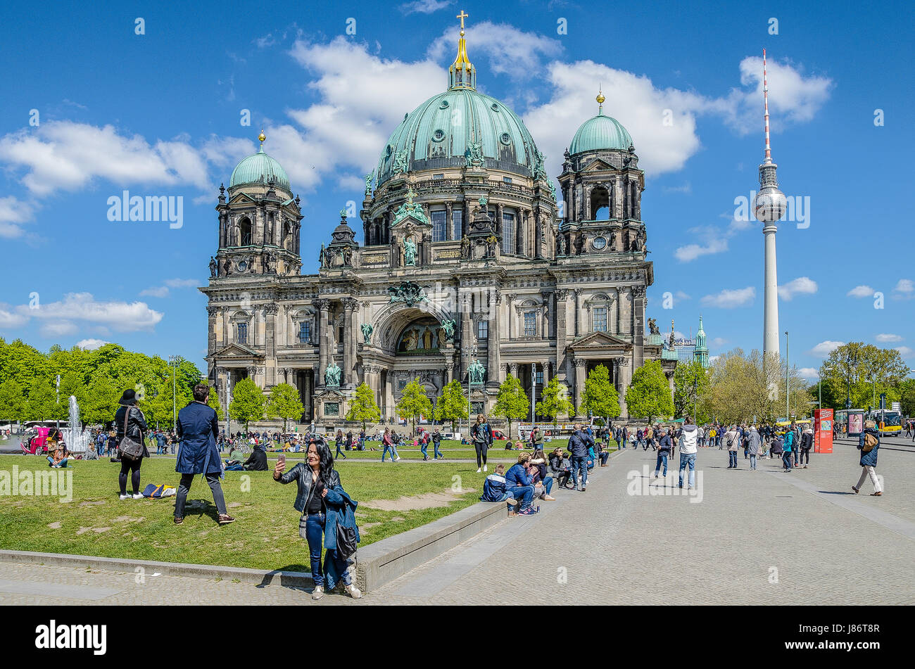 Der Berliner Dom ist die größte Kirche in der Stadt und es dient als ein wichtiges Zentrum für