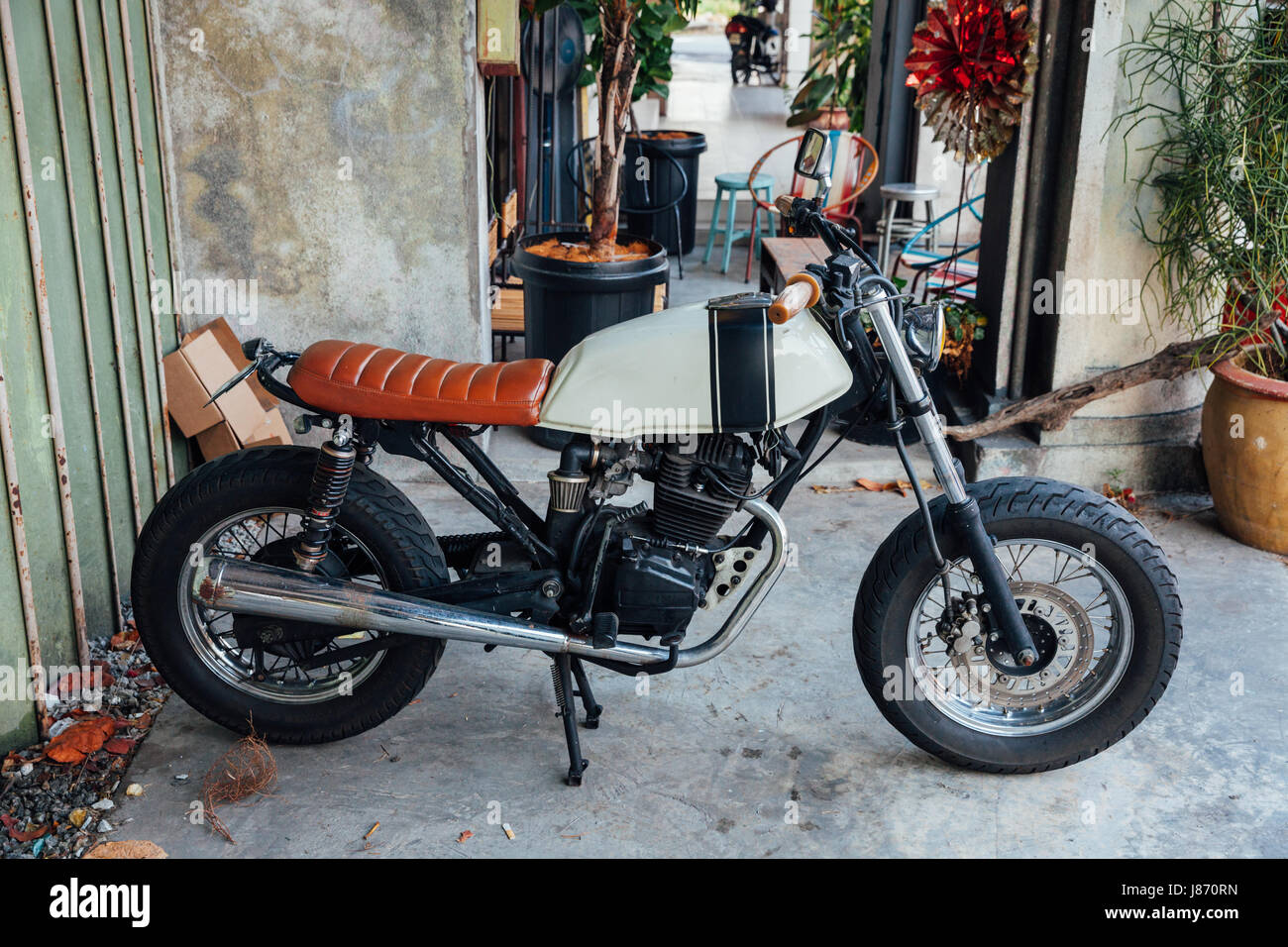 GEORGE TOWN, MALAYSIA - 27 März: Vintage Motorrad geparkt auf der Straße von Penang am 27. März 2016 in George Town, Malaysia. Stockfoto