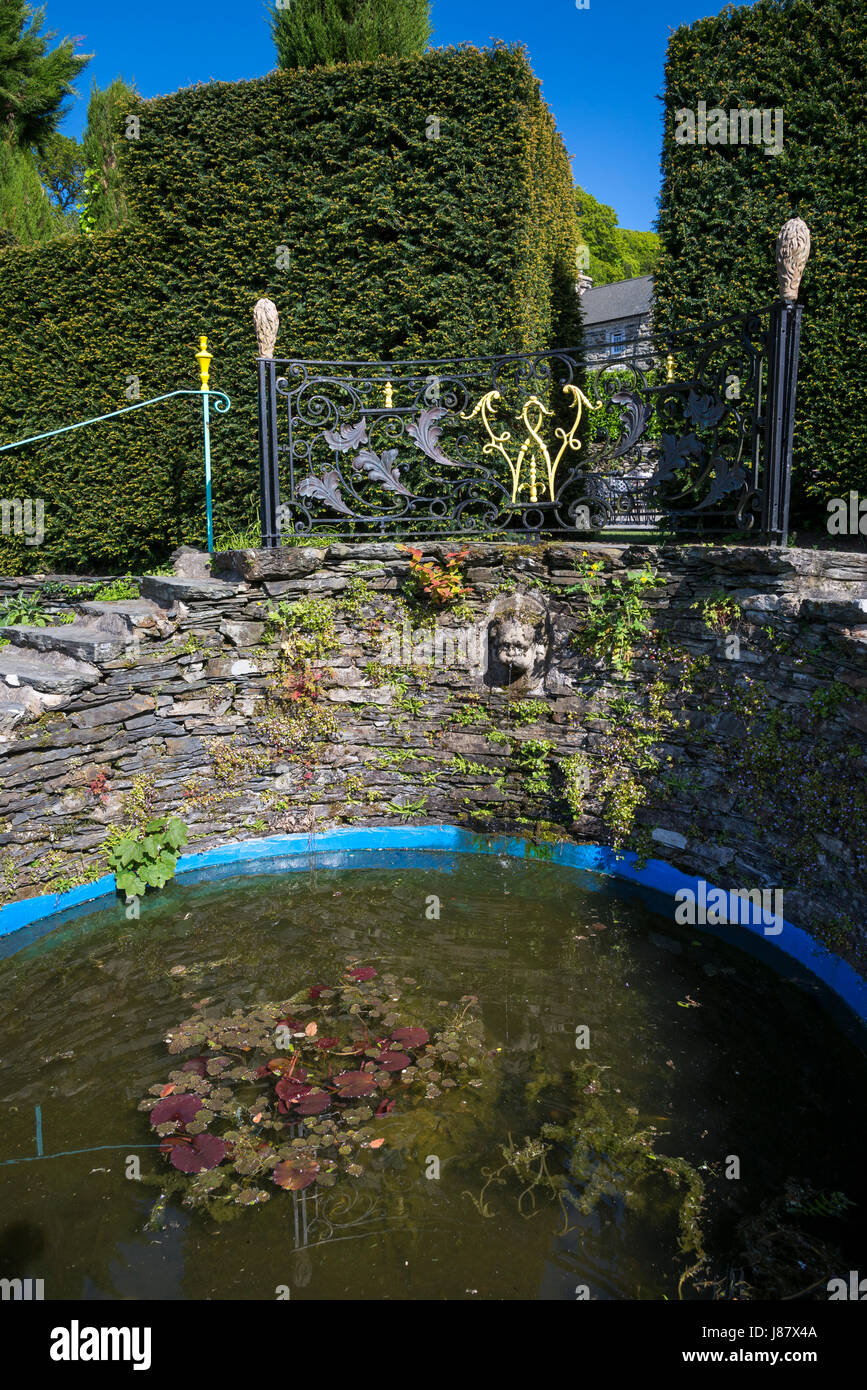 Runder gartenpool Fotos und Bildmaterial in hoher Auflösung Alamy