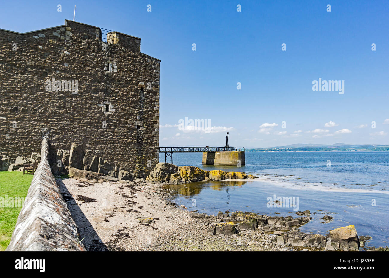 Blackness Castle in schottischen Dorf Schwärze von den Firth of Forth in der Nähe von Linlithgow Scotland UK Stockfoto