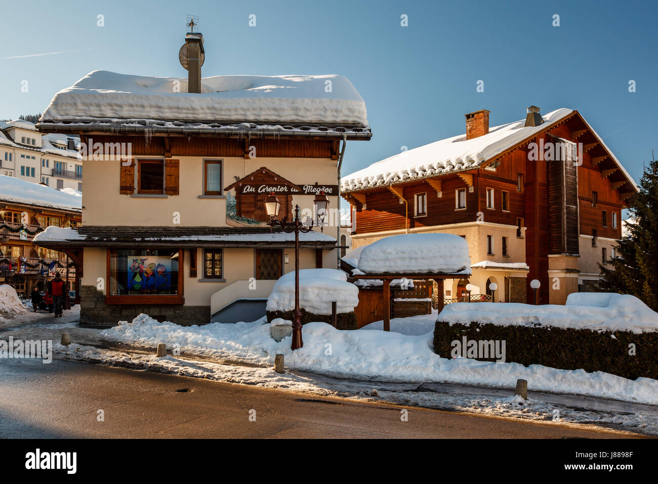 MEGÈVE - JAN 10: Dorf Megeve am 10. Januar 2012 in Megeve, Frankreich. Megeve mit einer Bevölkerung von mehr als 4.000 Einwohnern ist bekannt durch seine popul Stockfoto