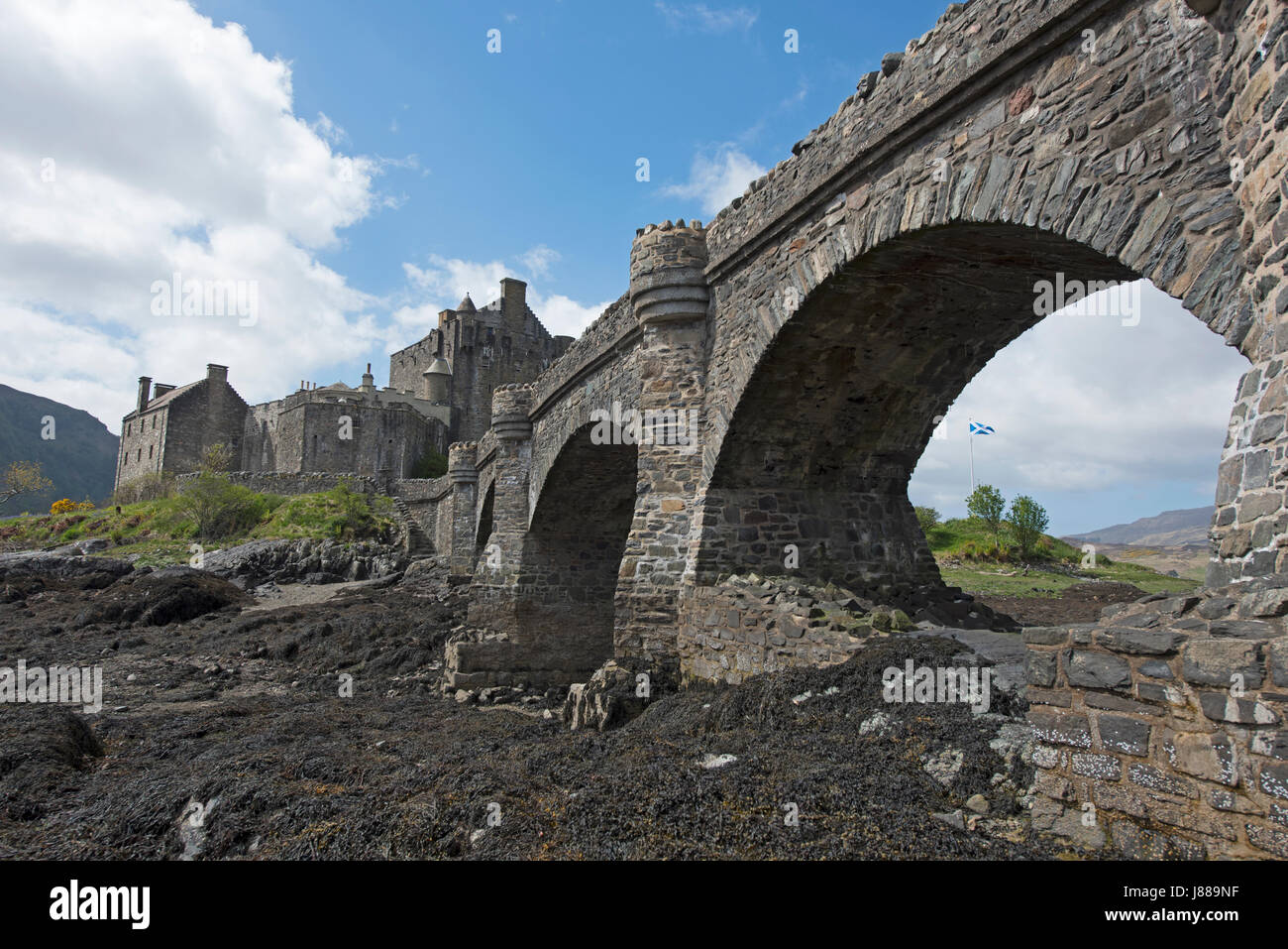 Die schottischen Magnaten für Tourismus Eileen Donan Castle am Loch Duich befindet sich auf dem Weg zu den Inseln Skye. Stockfoto