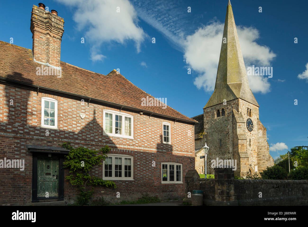St.-Andreas-Kirche & St Mary in Befiederung, East Sussex, England. Stockfoto