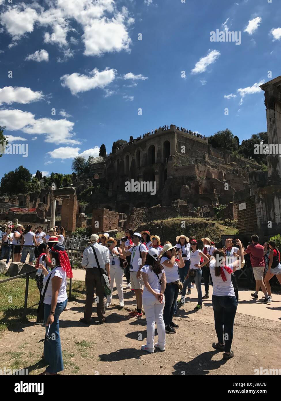 Roman Forum Ruinen Kaiserforen, die antiken Rom von Fori Imperiali aufliegt Stockfoto