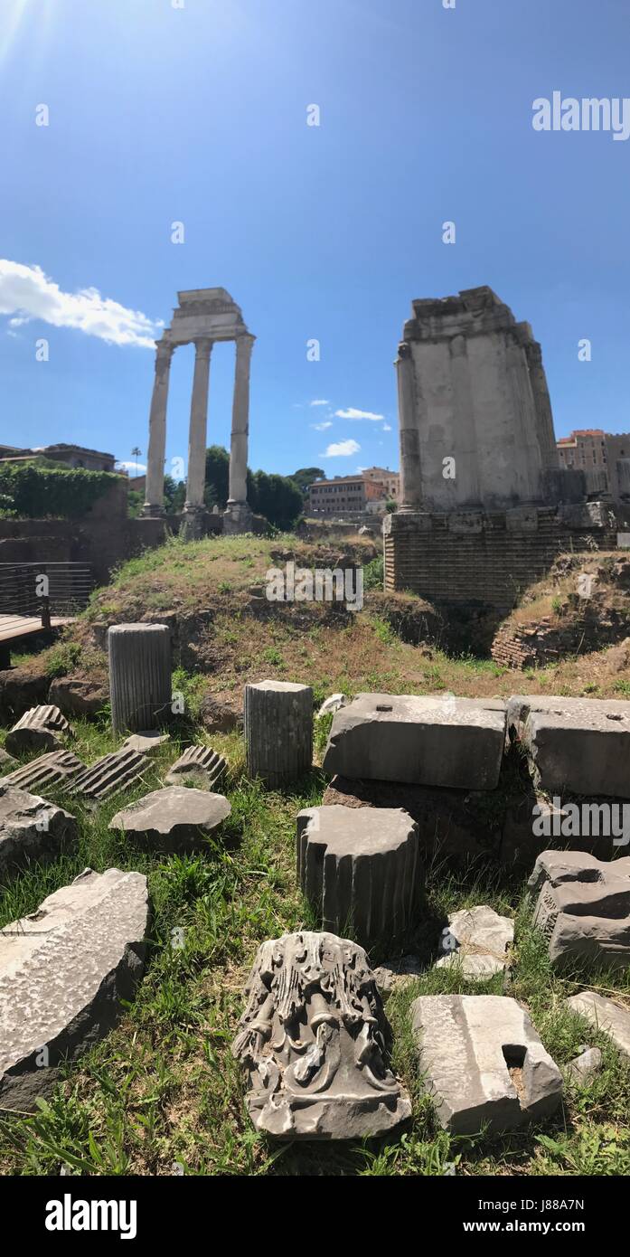 Roman Forum Ruinen Kaiserforen, die antiken Rom von Fori Imperiali aufliegt Stockfoto
