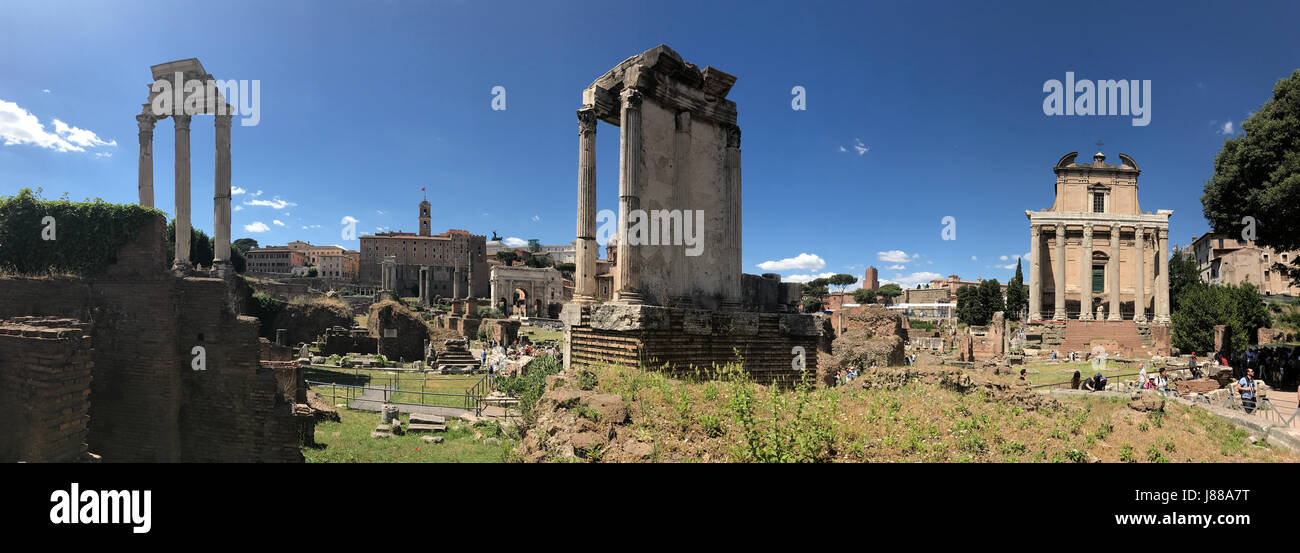Roman Forum Ruinen Kaiserforen, die antiken Rom von Fori Imperiali aufliegt Stockfoto