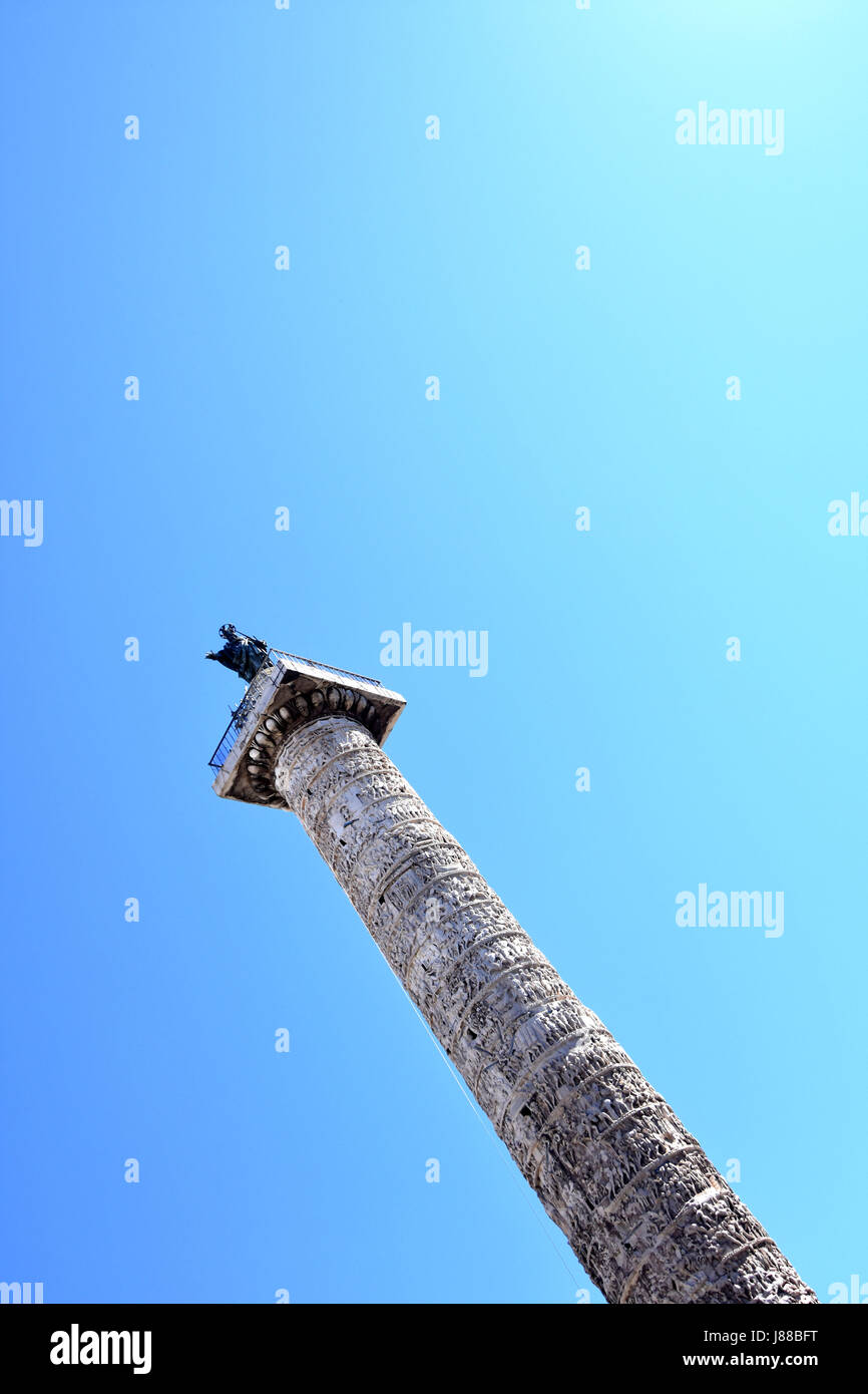 Die Spalte von Marcus Aurelius in der Piazza Colonna, Rom, Italien. Stockfoto