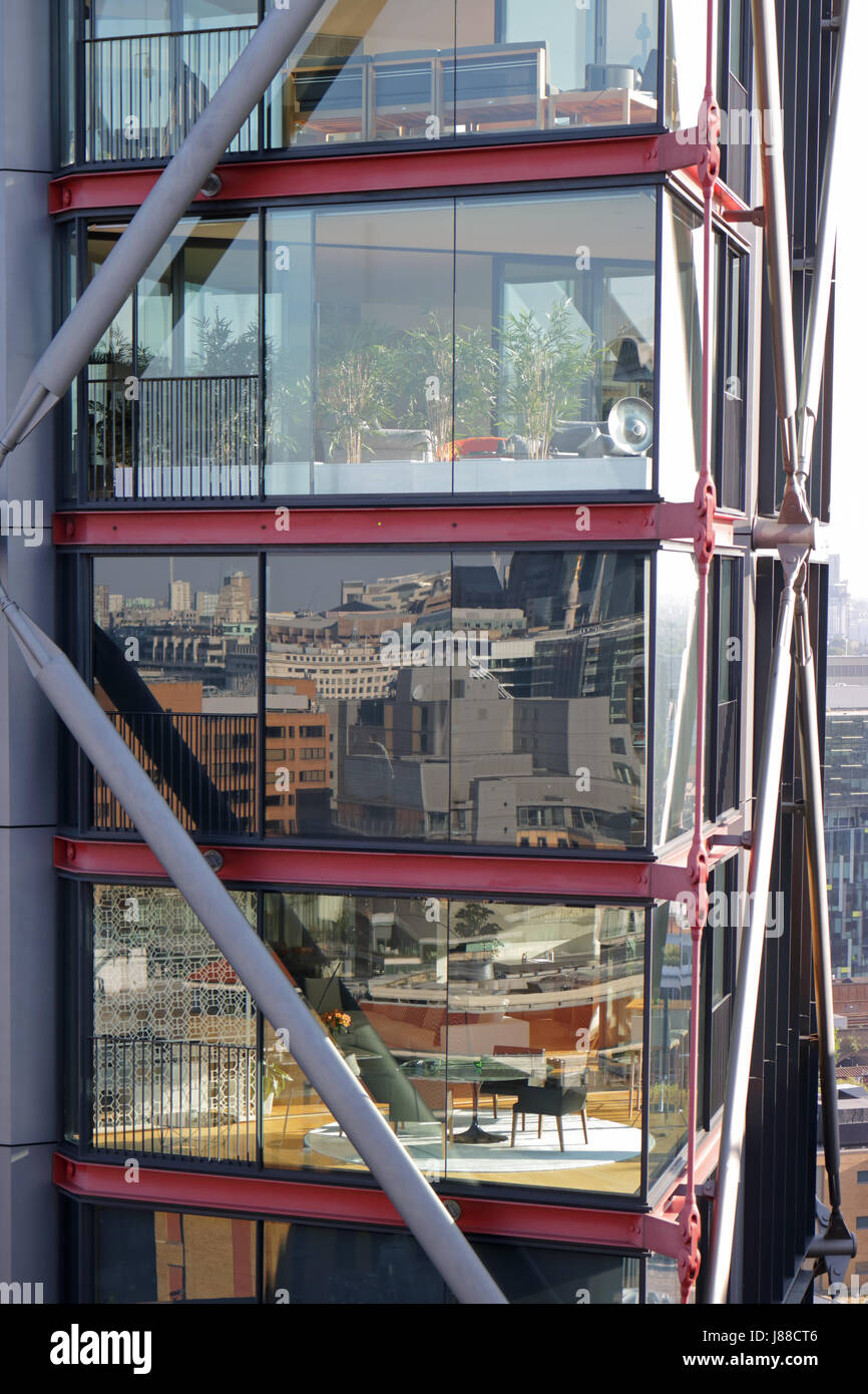 Neo Bankside Wohnungen neben dem Schalter Haus in der Tate Modern von der Aussichtsplattform übersehen. London Stockfoto